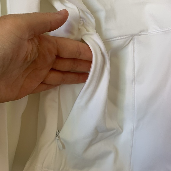 NWT Victoria’s Secret “On Point” Cropped White Active Jacket - Picture 5 of 8